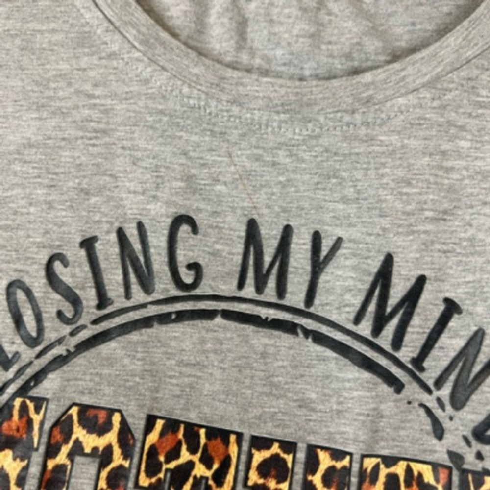 Graphic T-Shirt Women M Gray Funny Motherhood Losing My Mind One Child At A Time - Picture 12 of 12